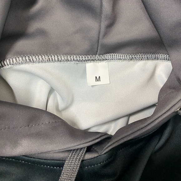 Men’s Longsleeve Gray & Black Graphic Pullover Hoodie Size Medium - Picture 2 of 6